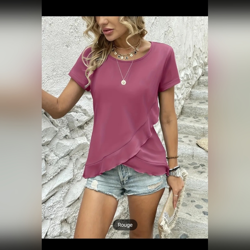 Asymmetrical Ruffle-Hem T-Shirt.  Rouge. L.